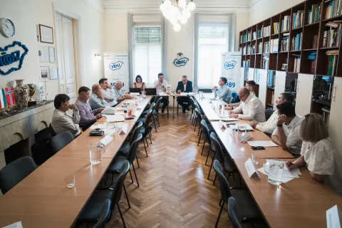 Összeültek az önkormányzati érdekképviseleti szerveztek. /Forrás: TÖOSZ/